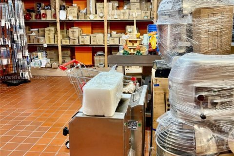 Купить коммерческую недвижимость в Майами-Гарденс, Флорида № 1959028 - фото 10