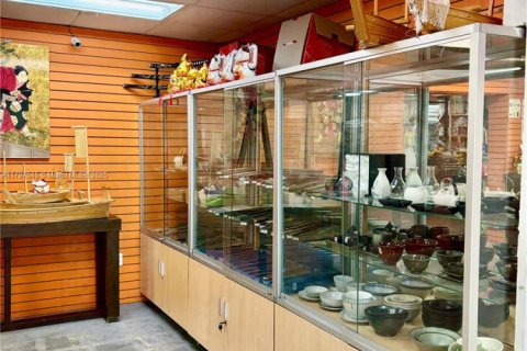 Купить коммерческую недвижимость в Майами-Гарденс, Флорида № 1959028 - фото 3