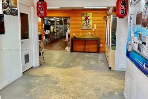 Купить коммерческую недвижимость в Майами-Гарденс, Флорида № 1959028 - фото 2