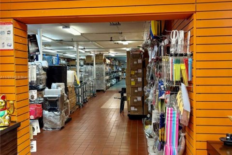 Купить коммерческую недвижимость в Майами-Гарденс, Флорида № 1959028 - фото 5