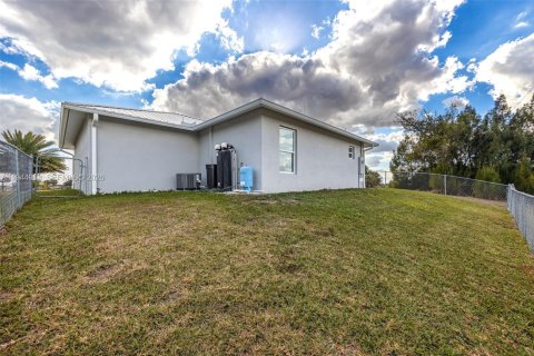 House in Moore Haven, Florida 2 bedrooms, 90.58 sq.m. № 2001133 - photo 23