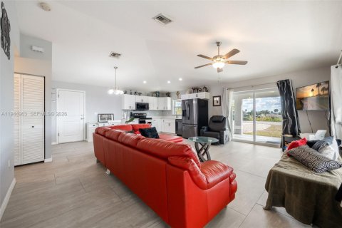 House in Moore Haven, Florida 2 bedrooms, 90.58 sq.m. № 2001133 - photo 8