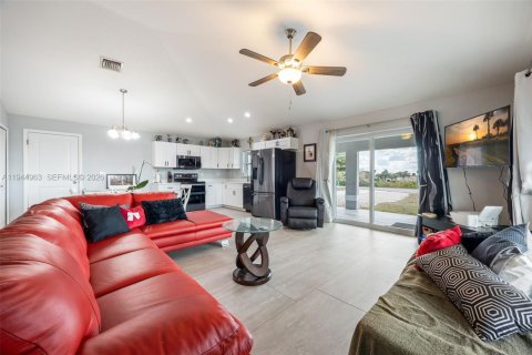 House in Moore Haven, Florida 2 bedrooms, 90.58 sq.m. № 2001133 - photo 9