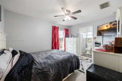 House in Moore Haven, Florida 2 bedrooms, 90.58 sq.m. № 2001133 - photo 17