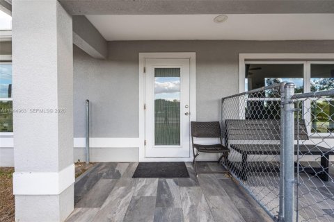 House in Moore Haven, Florida 2 bedrooms, 90.58 sq.m. № 2001133 - photo 6