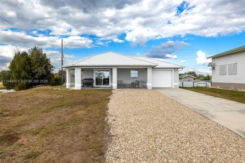 House in Moore Haven, Florida 2 bedrooms, 90.58 sq.m. № 2001133 - photo 4