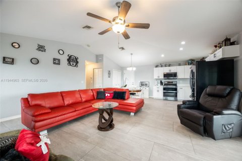 House in Moore Haven, Florida 2 bedrooms, 90.58 sq.m. № 2001133 - photo 12