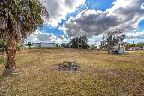 House in Moore Haven, Florida 2 bedrooms, 90.58 sq.m. № 2001133 - photo 24