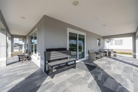 House in Moore Haven, Florida 2 bedrooms, 90.58 sq.m. № 2001133 - photo 5