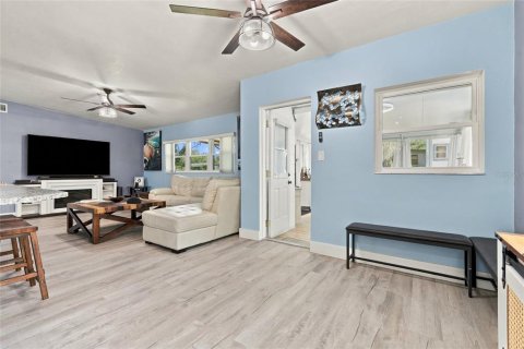 House in Titusville, Florida 3 bedrooms, 121.33 sq.m. № 2429509 - photo 8