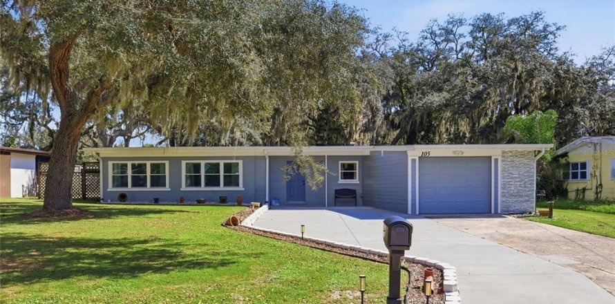 House in Titusville, Florida 3 bedrooms, 121.33 sq.m. № 2429509