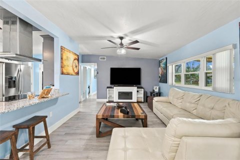 House in Titusville, Florida 3 bedrooms, 121.33 sq.m. № 2429509 - photo 5