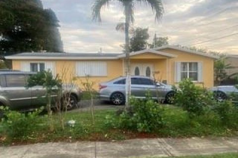 Villa ou maison à vendre à Sunrise, Floride: 5 chambres, 198.63 m2 № 1050250 - photo 1