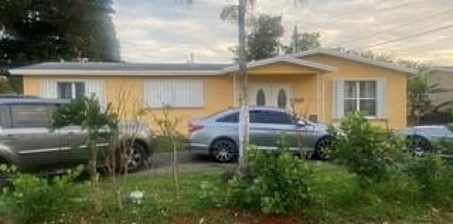 Villa ou maison à Sunrise, Floride 5 chambres, 198.63 m2 № 1050250