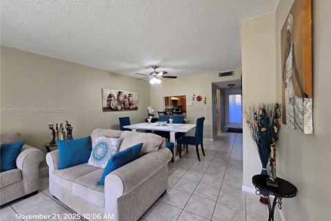 Copropriété à louer à Coconut Creek, Floride: 2 chambres, 90.12 m2 № 1975854 - photo 9