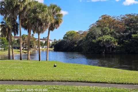 Copropriété à louer à Coconut Creek, Floride: 2 chambres, 90.12 m2 № 1975854 - photo 3