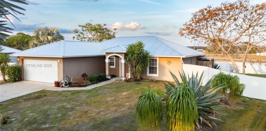 House in LaBelle, Florida 3 bedrooms № 1984297