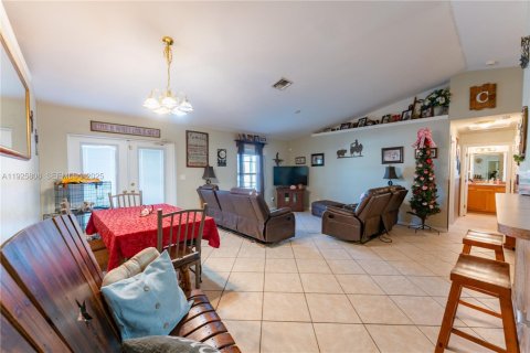 House in LaBelle, Florida 3 bedrooms № 1984297 - photo 10