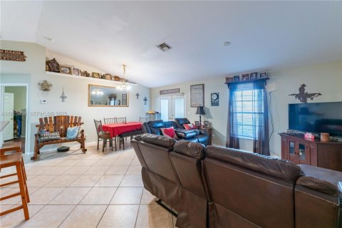 House in LaBelle, Florida 3 bedrooms № 1984297 - photo 9