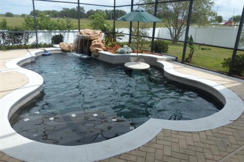 Casa en venta en Kissimmee, Florida, 5 dormitorios, 267.37 m2 № 1721072 - foto 17