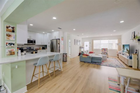 Villa ou maison à vendre à Miami, Floride: 4 chambres, 191.94 m2 № 2089640 - photo 12