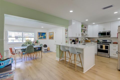 Villa ou maison à vendre à Miami, Floride: 4 chambres, 191.94 m2 № 2089640 - photo 14