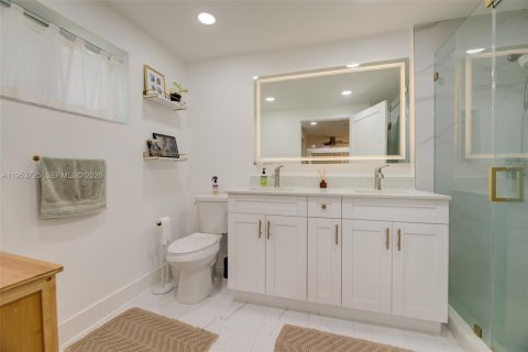 Villa ou maison à vendre à Miami, Floride: 4 chambres, 191.94 m2 № 2089640 - photo 30