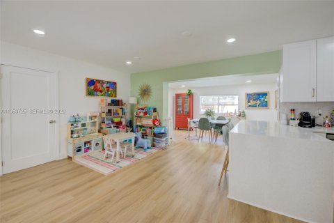 Villa ou maison à vendre à Miami, Floride: 4 chambres, 191.94 m2 № 2089640 - photo 15