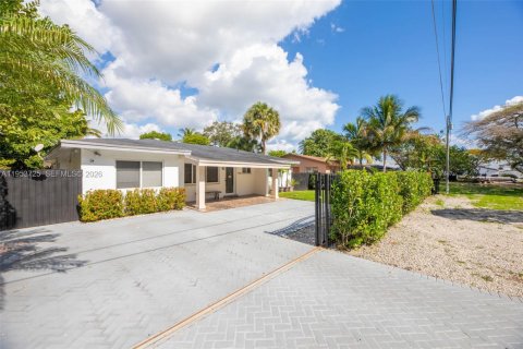 Villa ou maison à vendre à Miami, Floride: 4 chambres, 191.94 m2 № 2089640 - photo 6