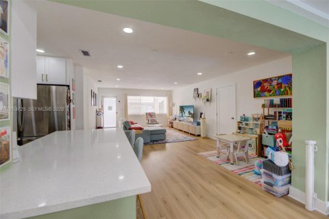 Villa ou maison à vendre à Miami, Floride: 4 chambres, 191.94 m2 № 2089640 - photo 13