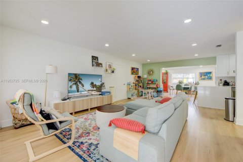 Villa ou maison à vendre à Miami, Floride: 4 chambres, 191.94 m2 № 2089640 - photo 9