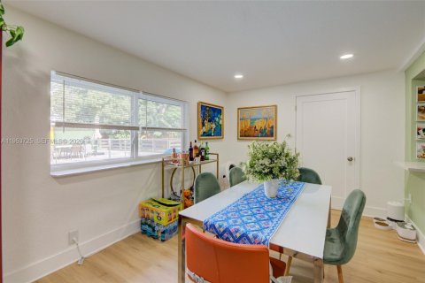 Villa ou maison à vendre à Miami, Floride: 4 chambres, 191.94 m2 № 2089640 - photo 23