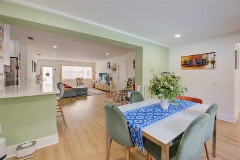 Villa ou maison à vendre à Miami, Floride: 4 chambres, 191.94 m2 № 2089640 - photo 25