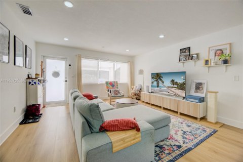 Villa ou maison à vendre à Miami, Floride: 4 chambres, 191.94 m2 № 2089640 - photo 10