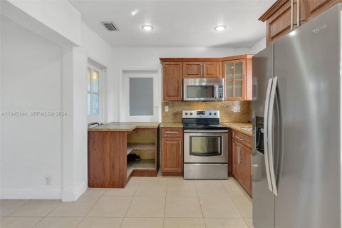 Купить виллу или дом в Майами, Флорида 3 спальни, 103.4м2, № 2005362 - фото 8