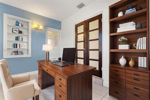 Купить виллу или дом в Майами, Флорида 3 спальни, 103.4м2, № 2005362 - фото 12