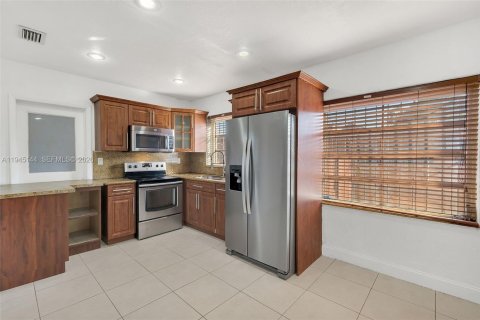 Купить виллу или дом в Майами, Флорида 3 спальни, 103.4м2, № 2005362 - фото 10