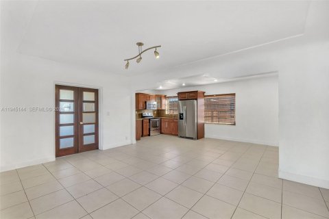 Купить виллу или дом в Майами, Флорида 3 спальни, 103.4м2, № 2005362 - фото 11