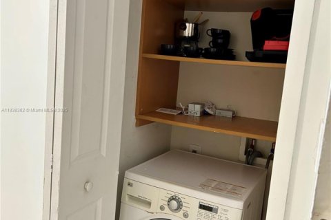 Copropriété à vendre à Miami Beach, Floride: 2 chambres, 91.04 m2 № 2088891 - photo 24