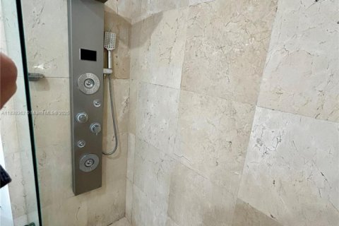 Copropriété à vendre à Miami Beach, Floride: 2 chambres, 91.04 m2 № 2088891 - photo 25