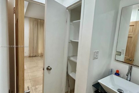 Copropriété à vendre à Miami Beach, Floride: 2 chambres, 91.04 m2 № 2088891 - photo 28