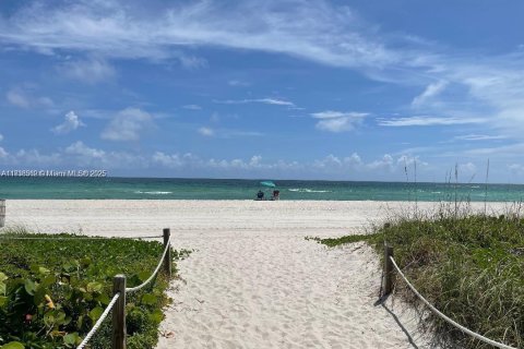 Copropriété à vendre à Miami Beach, Floride: 2 chambres, 91.04 m2 № 2088891 - photo 2