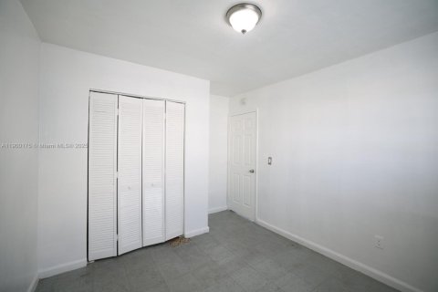 House in Miami, Florida 2 bedrooms, 74.32 sq.m. № 1952674 - photo 7