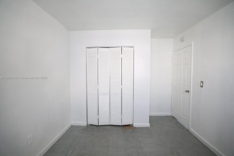 House in Miami, Florida 2 bedrooms, 74.32 sq.m. № 1952674 - photo 9