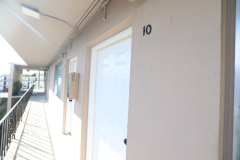 House in Miami, Florida 2 bedrooms, 74.32 sq.m. № 1952674 - photo 11