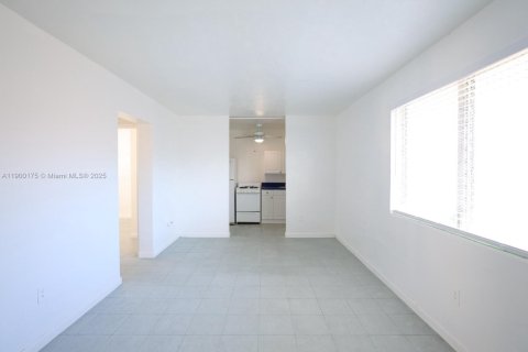 House in Miami, Florida 2 bedrooms, 74.32 sq.m. № 1952674 - photo 3