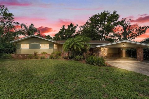 House in Lakeland, Florida 4 bedrooms, 248.7 sq.m. № 1783123 - photo 1