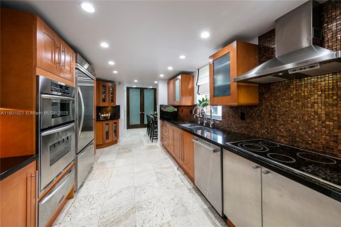 Купить таунхаус в Майами, Флорида 4 спальни, 332.31м2, № 1728374 - фото 8