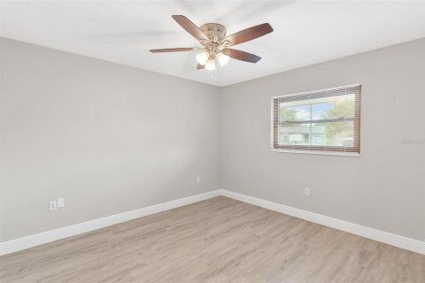 House in Leesburg, Florida 3 bedrooms, 88.26 sq.m. № 2199778 - photo 19
