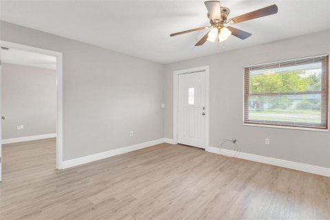 House in Leesburg, Florida 3 bedrooms, 88.26 sq.m. № 2199778 - photo 14
